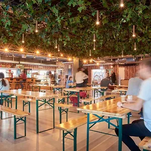 Urban Camper & Bar Hostal